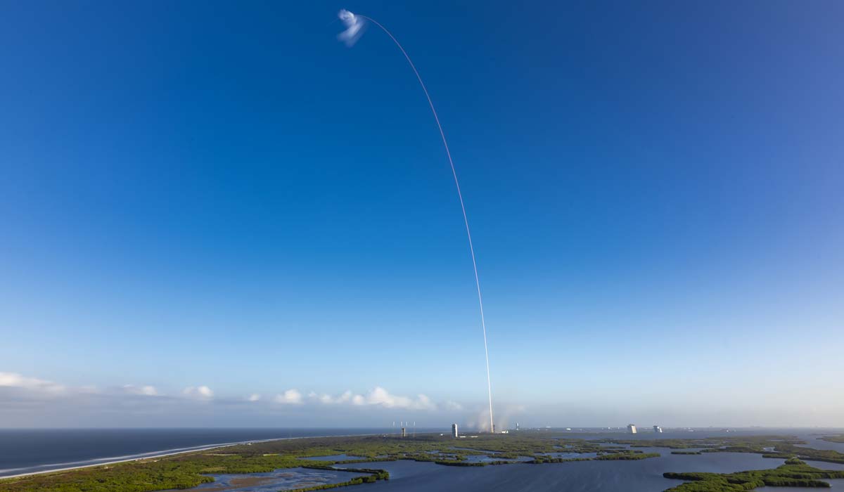 Запуск ракеты Falcon 9 Block 5 с группой спутников Starlink