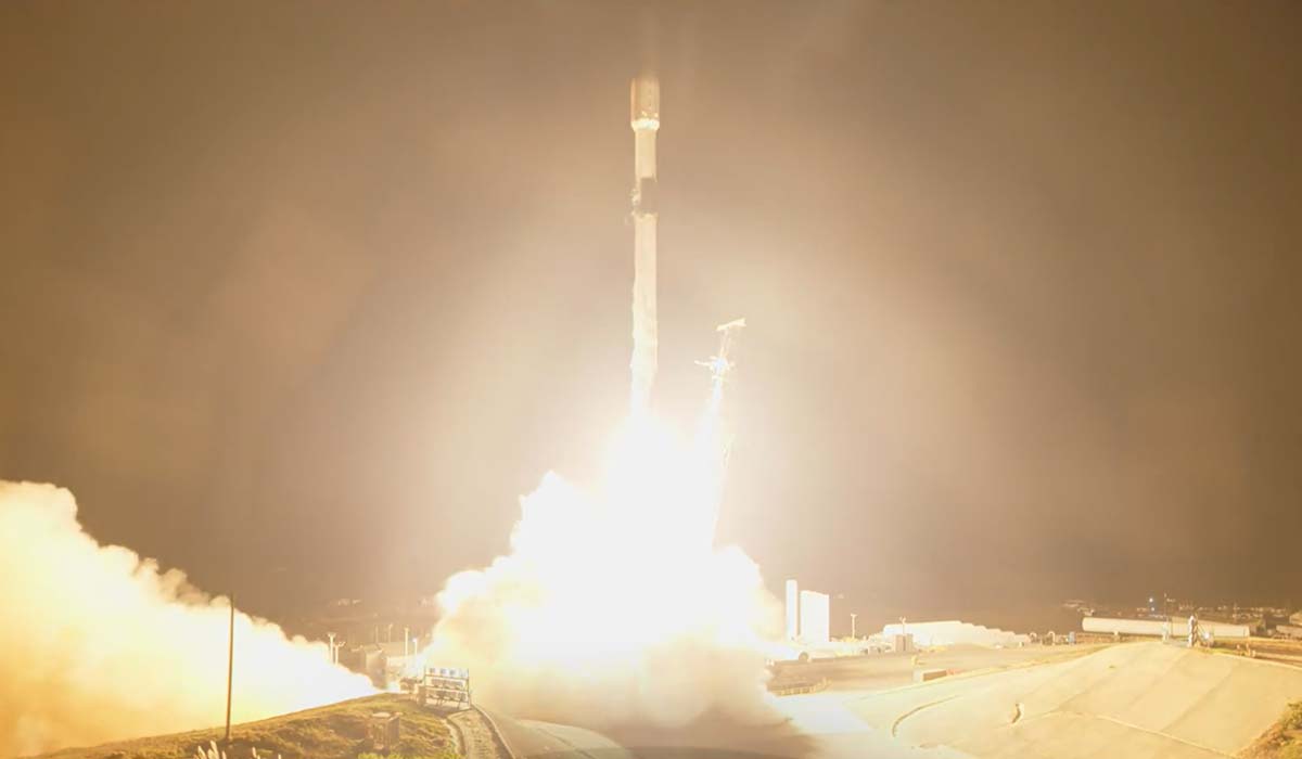 Запуск ракеты Falcon 9 Block 5 с группой спутников Starlink Group 9-10