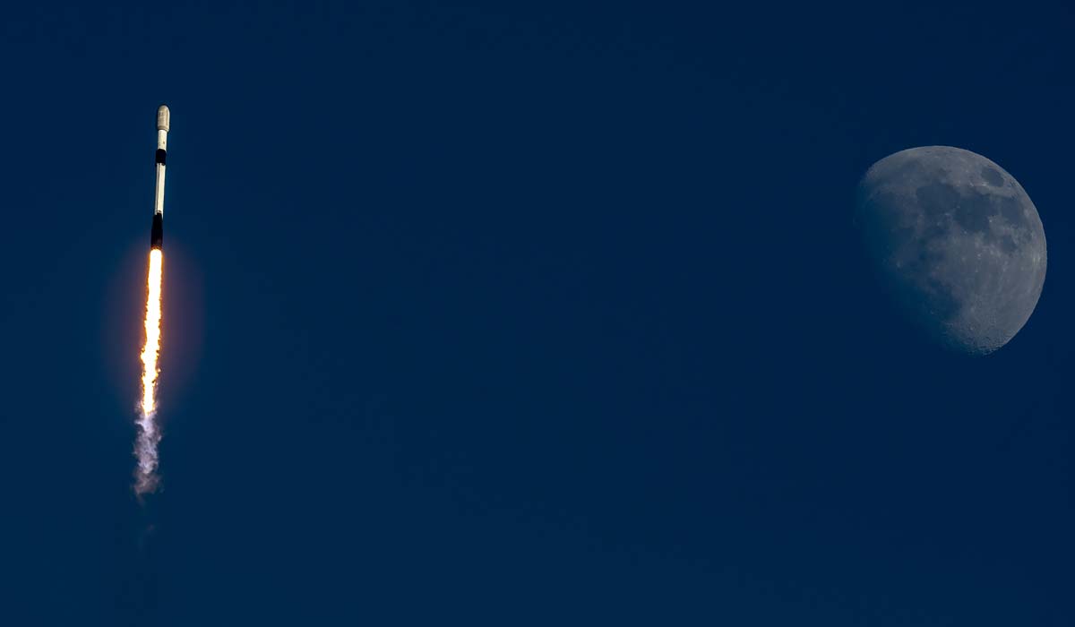 Запуск ракеты Falcon 9 Block 5 с группой спутников Starlink Group 6-69