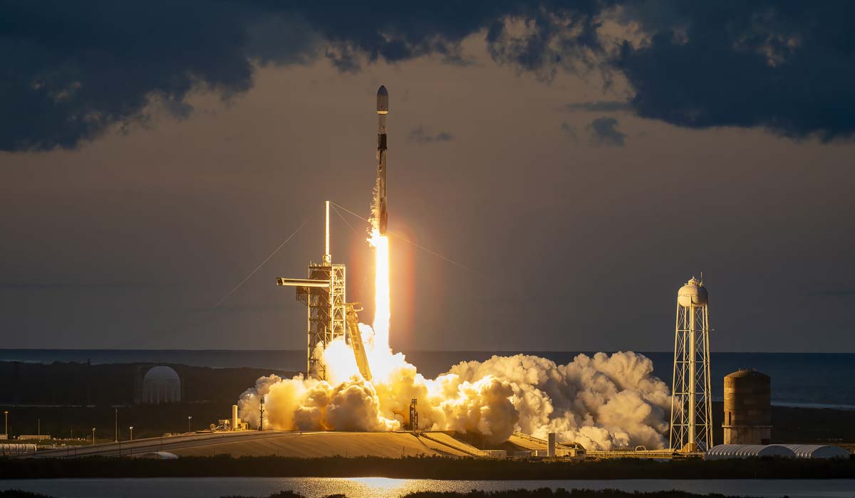 Запуск ракеты Falcon 9 Block 5 со спутником Optus-X/TD7