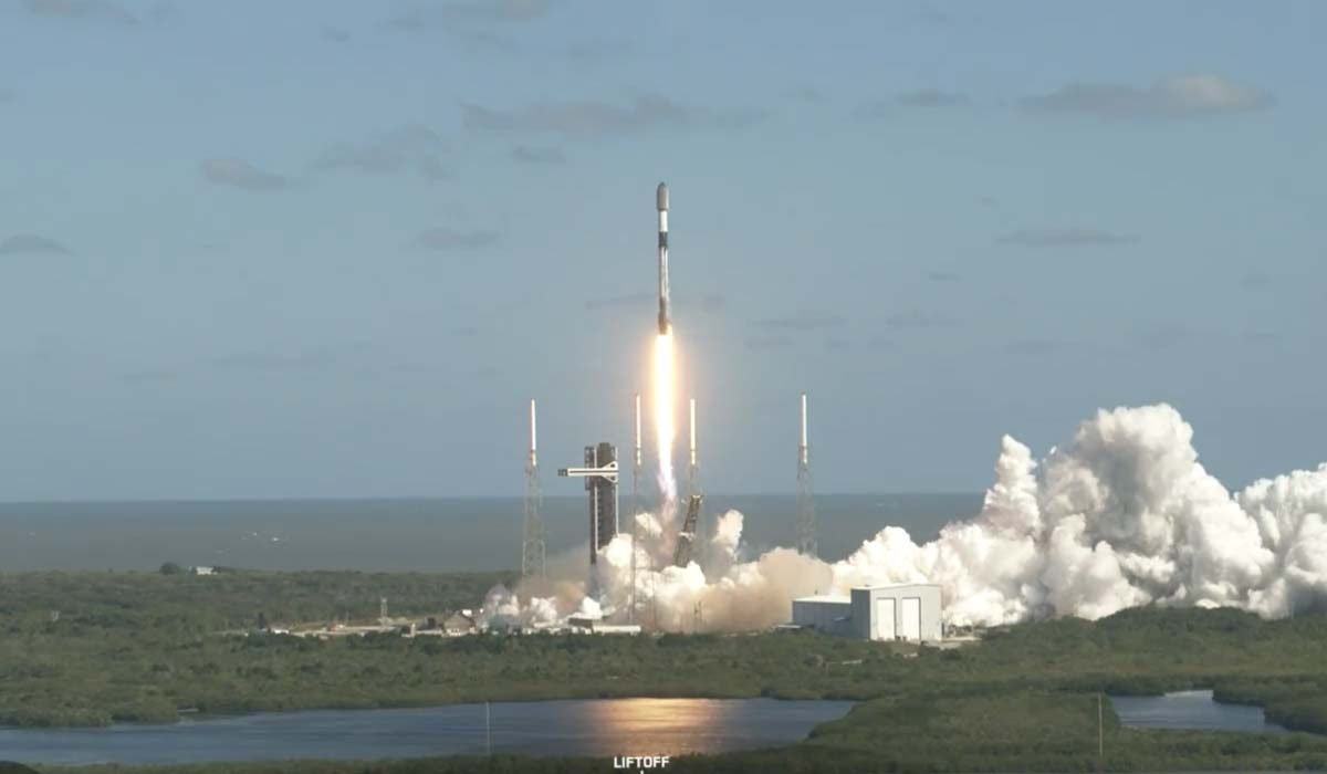 Запуск ракеты Falcon 9 Block 5 с группой спутников Starlink