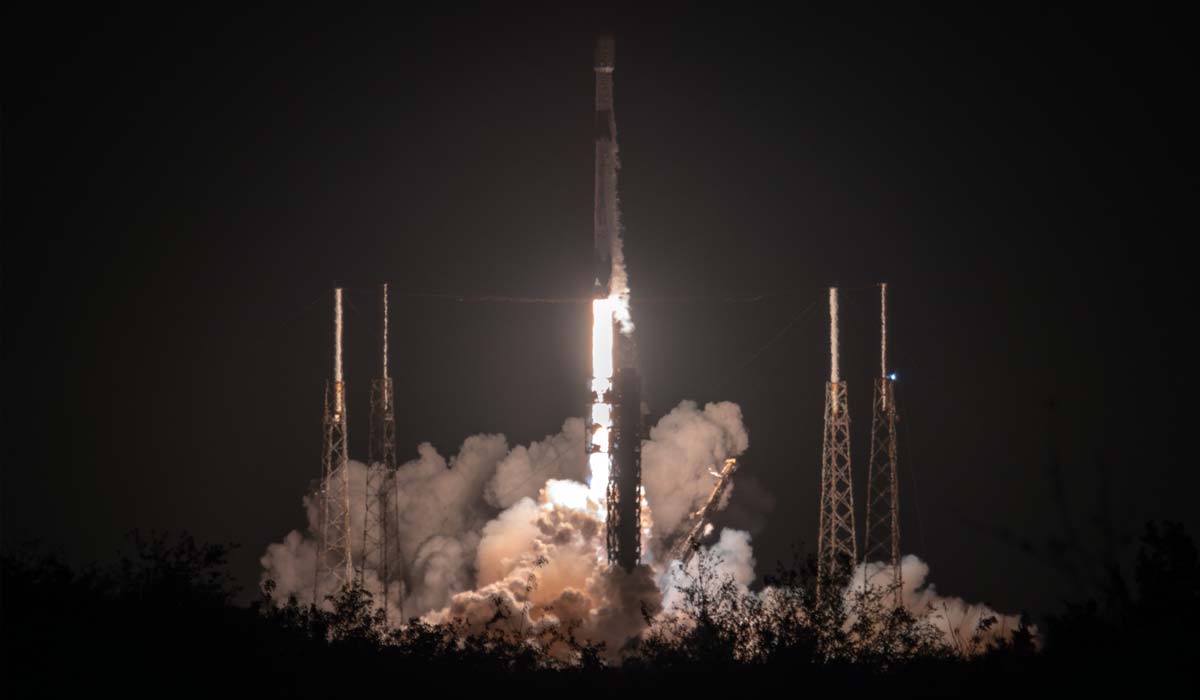 Запуск ракеты Falcon 9 Block 5 с группой спутников Starlink Group 12-5