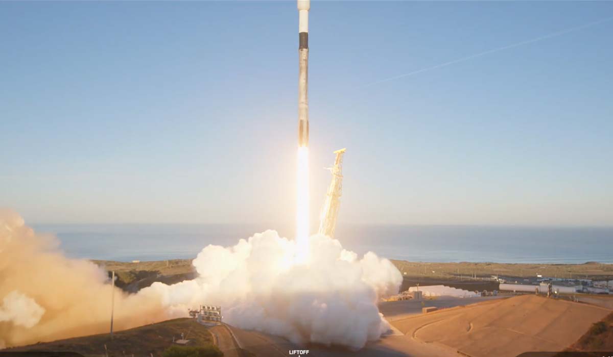 Запуск ракеты Falcon 9 Block 5 с группой спутников Starlinkk Group 11-8