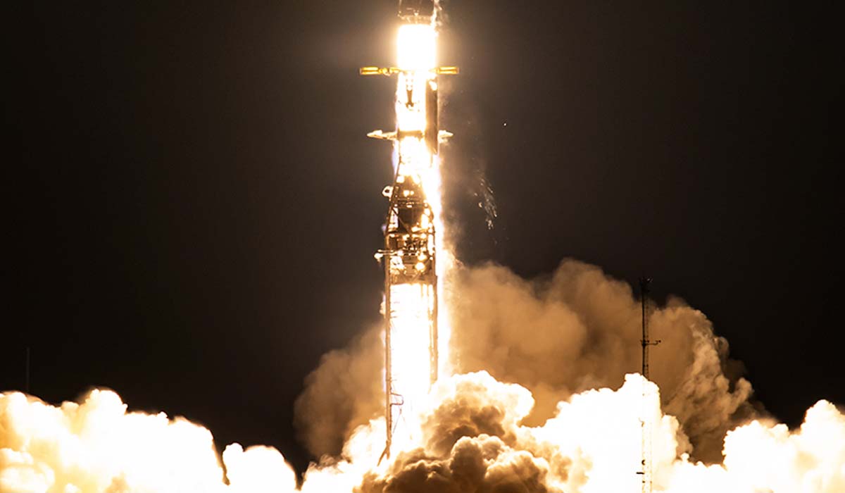 Запуск ракеты Falcon 9 Block 5 с группой спутников Starlink Group 11-6