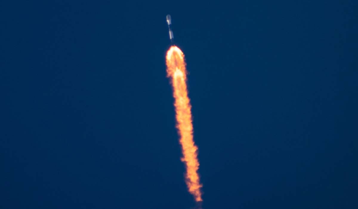 Запуск ракеты Falcon 9 Block 5 с группой спутников Starlink