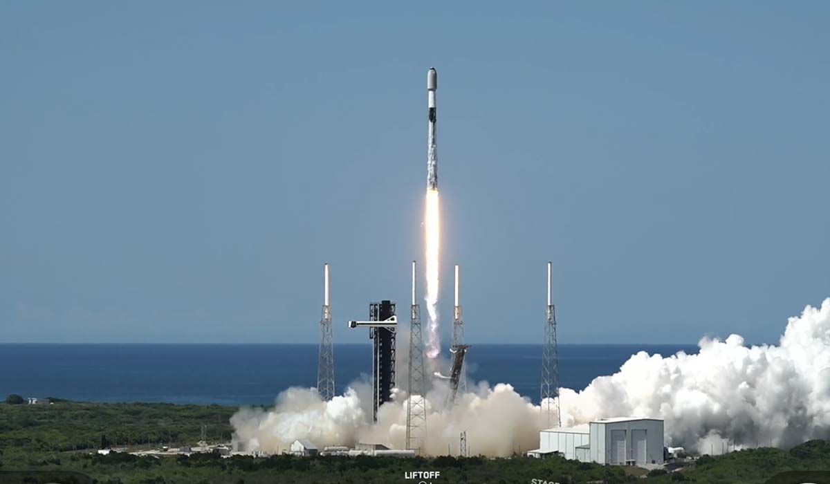 Запуск ракеты Falcon 9 Block 5 с группой спутников Starlink Group 10-16