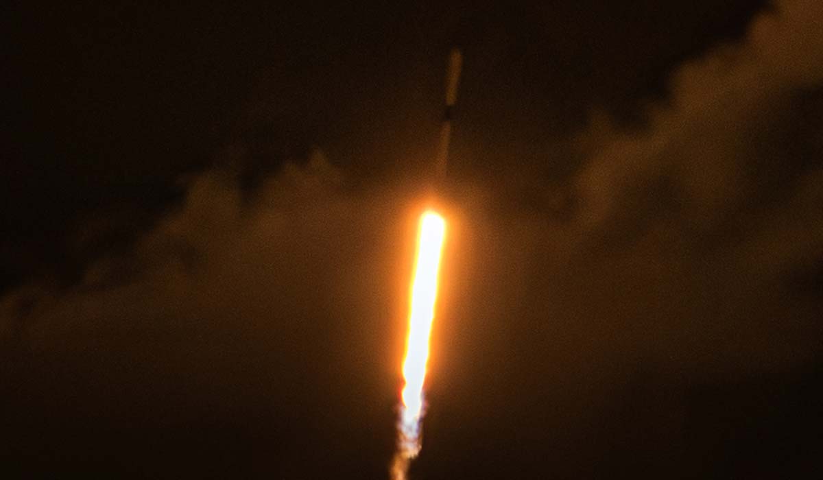 Запуск ракеты Falcon 9 Block 5 со спутником Nusantara Lima