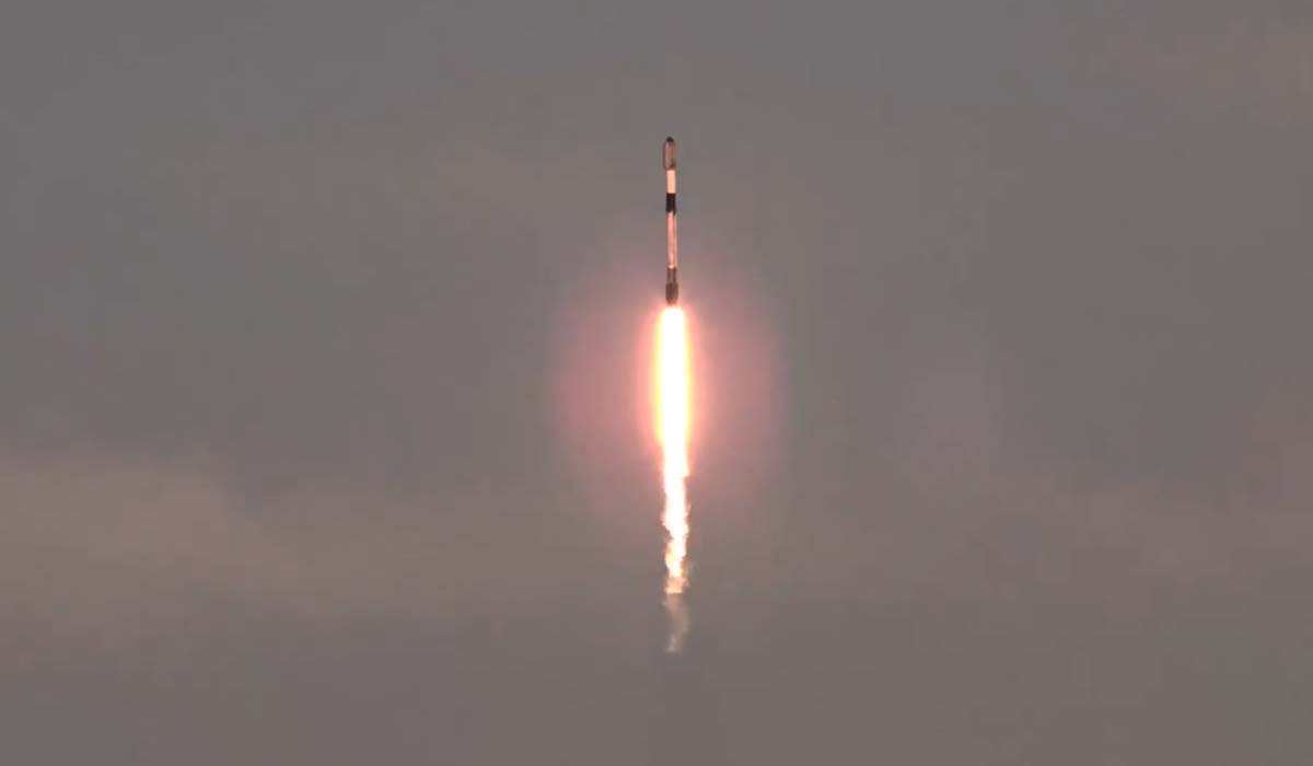 Запуск ракеты Falcon 9 Block 5 с группой спутников Starlink Group 11-12