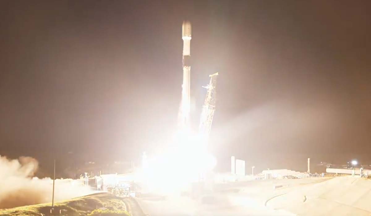 Запуск ракеты Falcon 9 Block 5 со спутниками Starlink Group 15-11