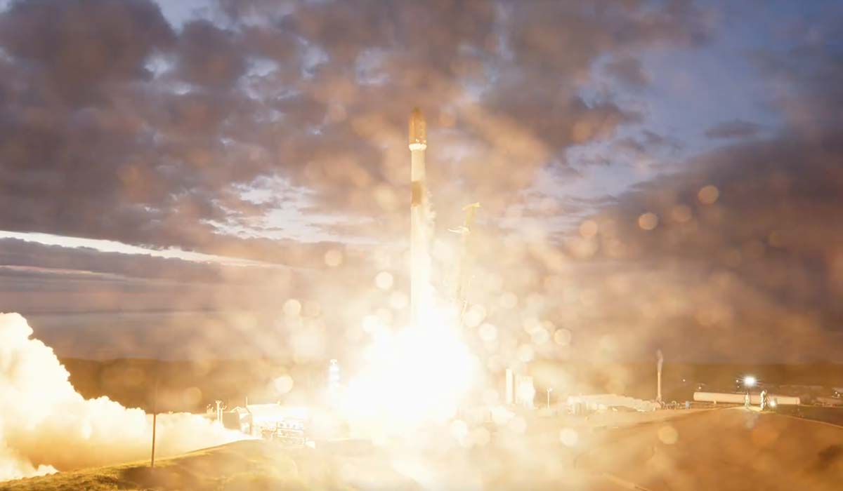 Запуск ракеты Falcon 9 Block 5 с базы Ванденберг со спутниками Starlink Group 17-13