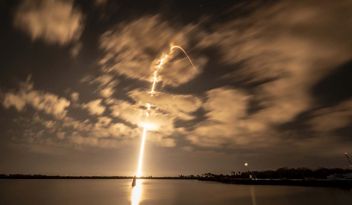 Запуск ракеты Falcon 9 Block 5 с группой спутников Starlink Group 10-36