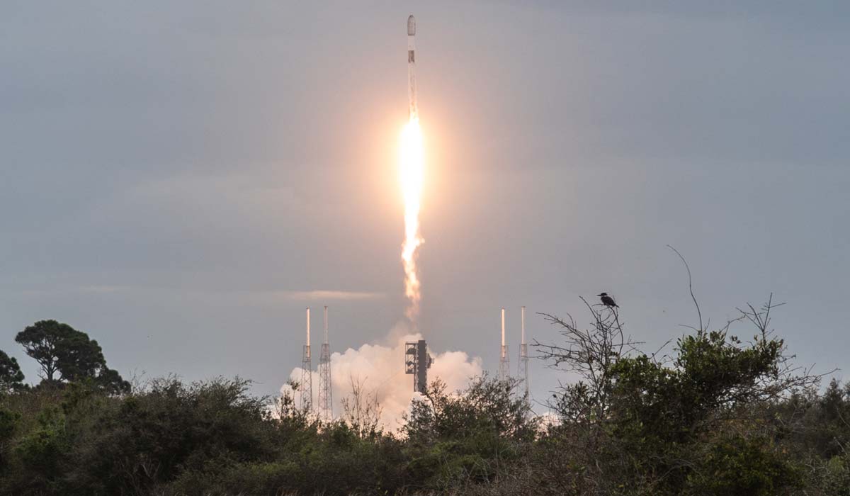 Запуск ракеты Falcon 9 Block 5 с группой спутников Starlink Group 10-48