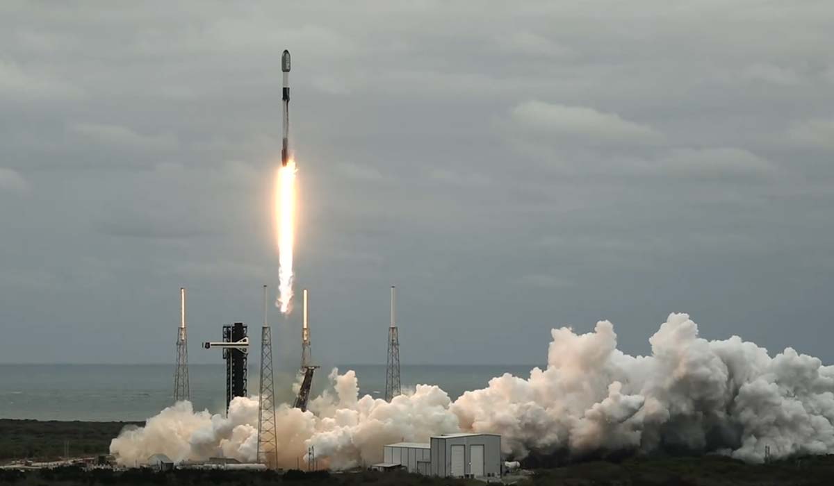 Запуск ракеты Falcon 9 Block 5 с группой спутников Starlink Group 10-46