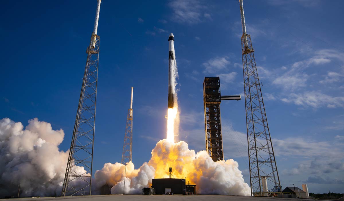 Ракета SpaceX Falcon 9 с кораблем Dragon миссии CRS-2 SpX-34  стартует с космодрома на мысе Канаверал