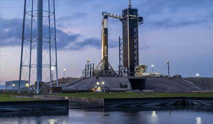 SpaceX Falcon 9 Block 5 с кораблем Crew Dragon