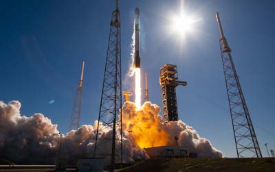 Запуск ракеты Falcon 9 Block 5 с группой спутников Starlink Group 7-14