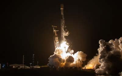 Запуск ракеты Falcon 9 Block 5 с группой спутников Starlink