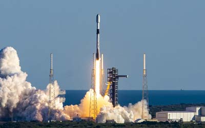 Запуск ракеты Falcon 9 Block 5 с группой спутников Starlink