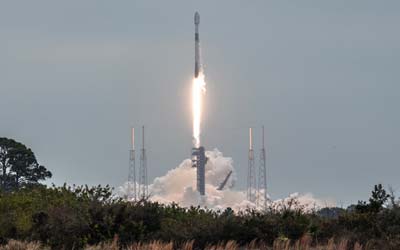 Запуск ракеты Falcon 9 Block 5 с группой спутников Starlink