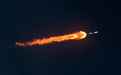 Запуск ракеты Falcon 9 Block 5 с группой спутников Starlink