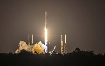 Запуск ракеты Falcon 9 Block 5 с группой спутников Starlink