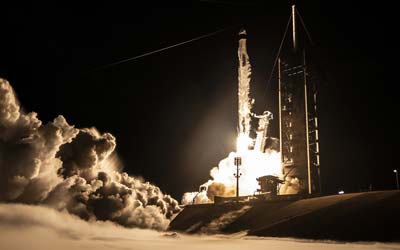 Запуск ракеты Falcon 9 Block 5 с группой спутников Starlink