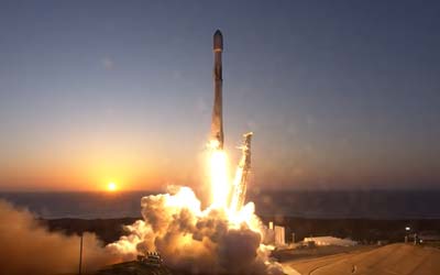 Запуск ракеты Falcon 9 Block 5 с группой спутников Starlink Group 8-1