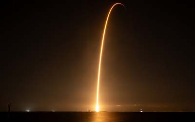 Запуск ракеты Falcon 9 Block 5 с группой спутников Starlink