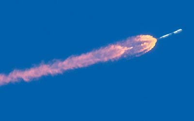 Запуск ракеты Falcon 9 Block 5 с группой спутников Starlink