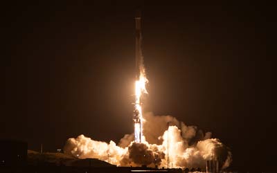 Запуск ракеты Falcon 9 Block 5 с группой спутников Starlink