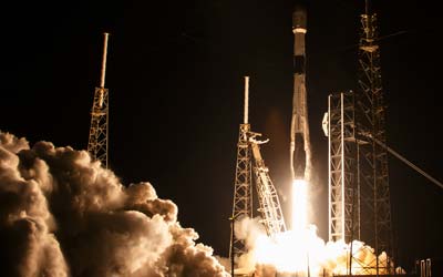 Запуск ракеты Falcon 9 Block 5 с группой спутников Starlink