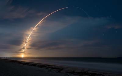 Запуск ракеты Falcon 9 Block 5 с группой спутников Starlink