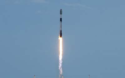 Запуск ракеты Falcon 9 Block 5 с группой спутников Starlink