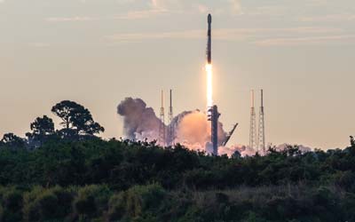 Запуск ракеты Falcon 9 Block 5 с группой спутников Starlink