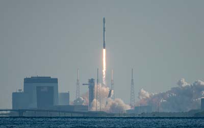 Запуск ракеты Falcon 9 Block 5 с группой спутников Starlink
