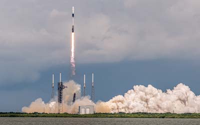 SpaceX Falcon 9 Block 5 с кораблем Dragon