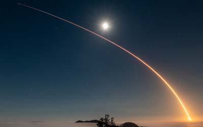 Запуск ракеты Falcon 9 Block 5 с группой спутников Starlink