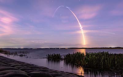 Запуск ракеты Falcon 9 Block 5 с группой спутников Starlink