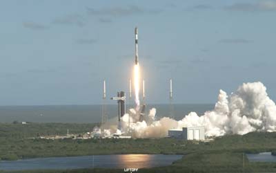 Запуск ракеты Falcon 9 Block 5 с группой спутников Starlink