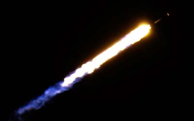 Запуск ракеты Falcon 9 Block 5 с группой спутников Starlink Group 6-76