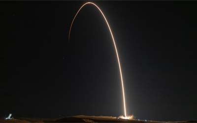 Запуск ракеты Falcon 9 Block 5 с группой спутников Starlink Group 6-65