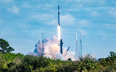 Запуск ракеты Falcon 9 Block 5 с группой спутников Starlink Group 12-12