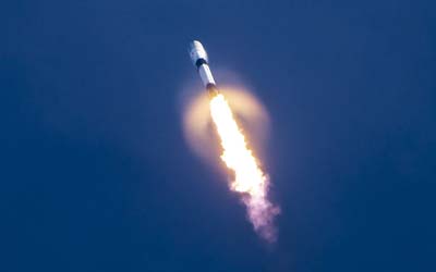 Запуск ракеты Falcon 9 Block 5 с группой спутников Starlink Group 12-7