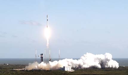 Запуск ракеты Falcon 9 Block 5 с группой спутников Starlink Group 12-14