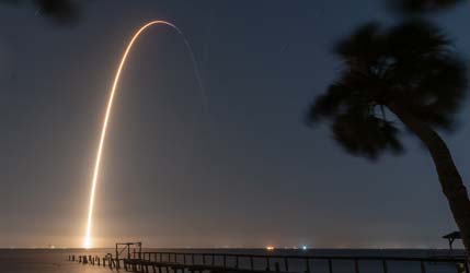 Запуск ракеты Falcon 9 Block 5 с группой спутников Starlink Group 12-20