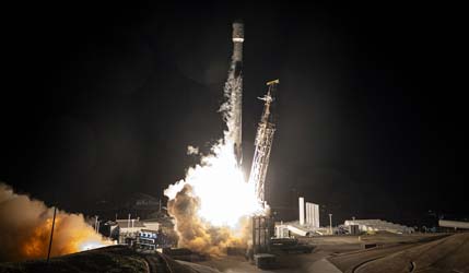 Ракета Falcon 9 Block 5 взлетает с космическими аппаратами SPHEREx & PUNCH