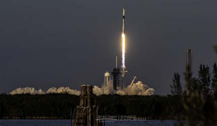 SpaceX Falcon 9 Block 5 с кораблем Dragon