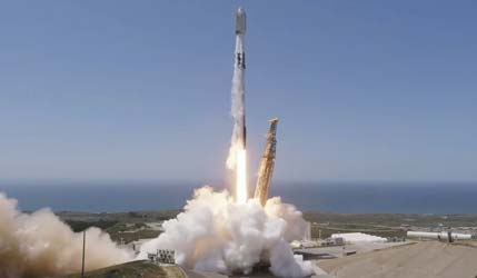 Запуск ракеты Falcon 9 Block 5 со спутниками Starlink Group 11-9