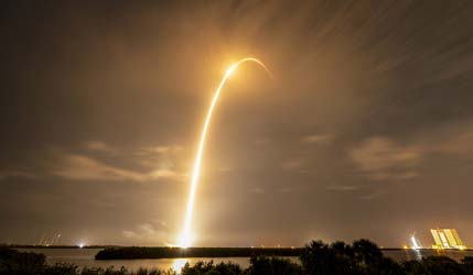 Запуск ракеты Falcon 9 Block 5 с группой спутников Starlink Group 6-84