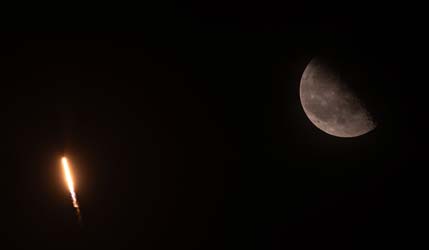 Запуск ракеты Falcon 9 Block 5 с группой спутников Starlink Group 10-18